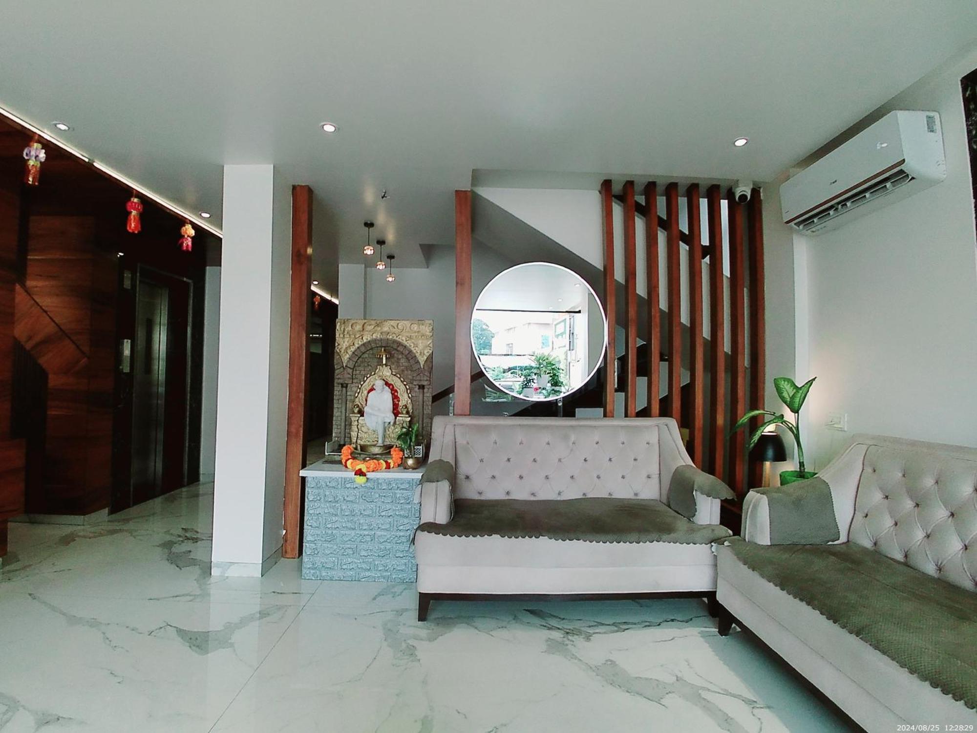Hotel Sai Pratik, Newly Built Up, Complimentary Shuttle To The Temple شيردي المظهر الخارجي الصورة