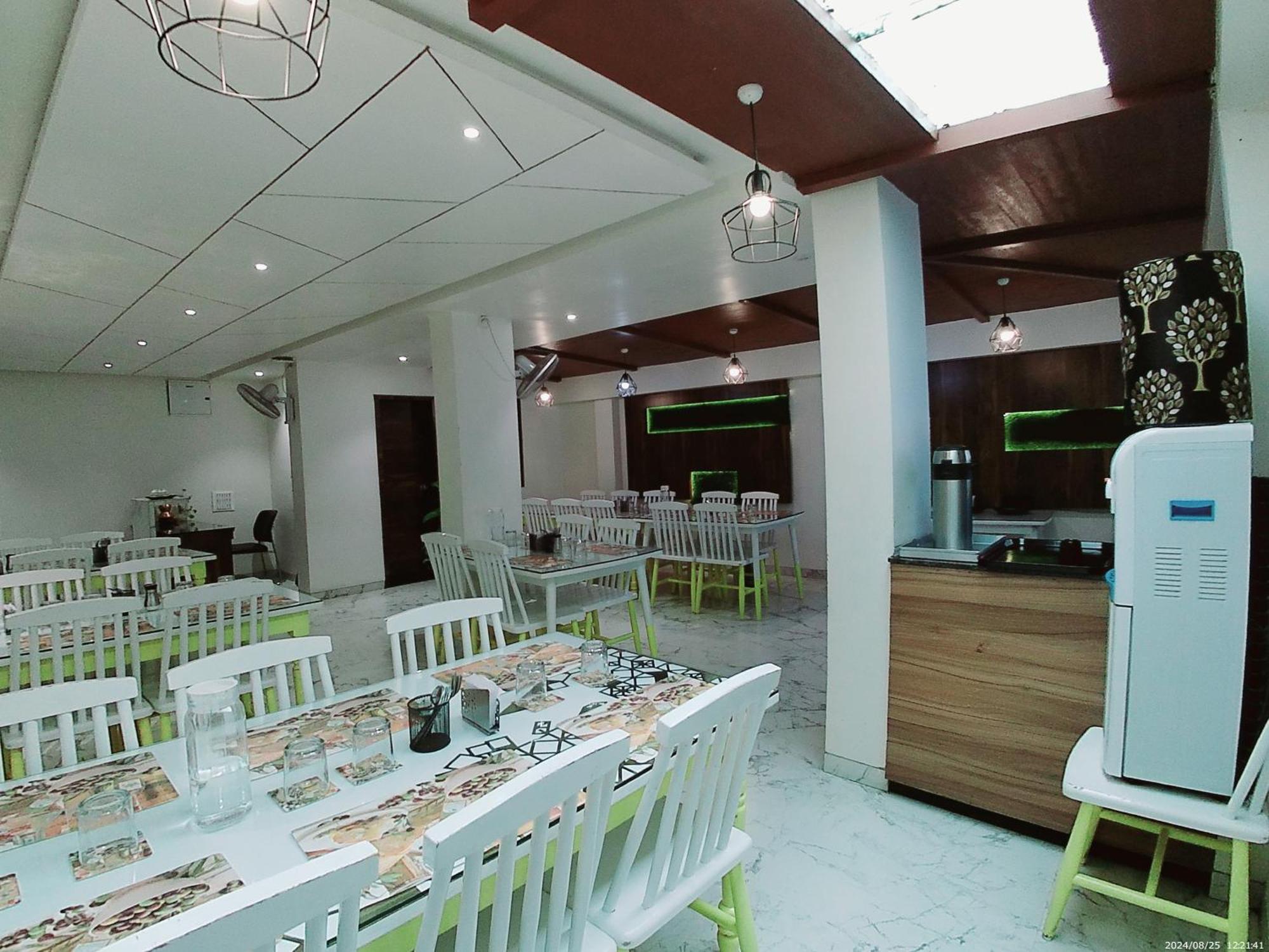 Hotel Sai Pratik, Newly Built Up, Complimentary Shuttle To The Temple شيردي المظهر الخارجي الصورة